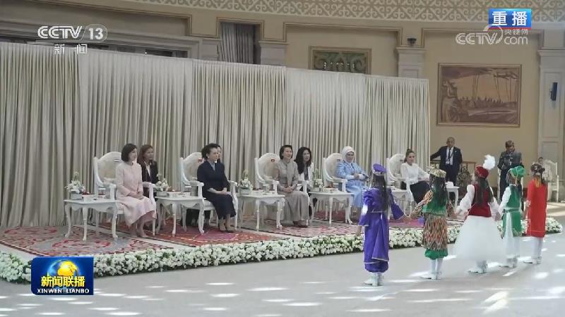 彭丽媛出席上海合作组织峰会配偶集体活动
