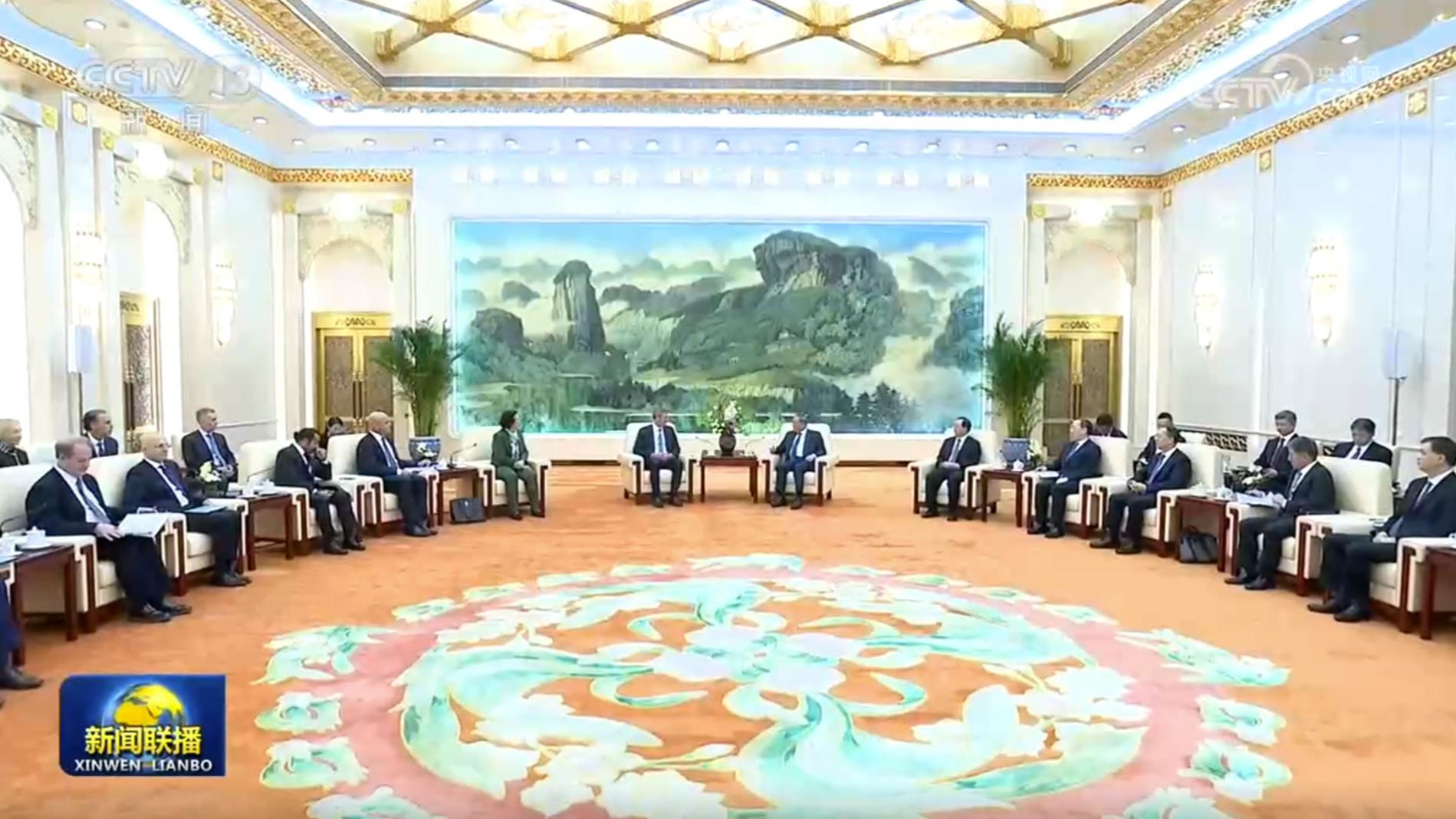 李强会见美中贸易全国委员会董事会代表团