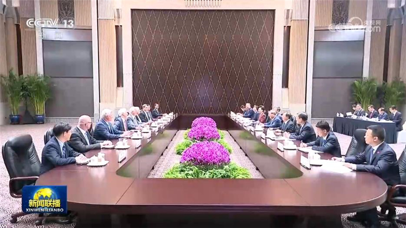李强会见世界技能组织主席和首席执行官